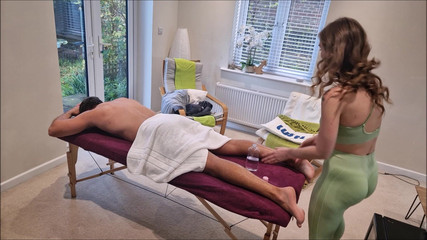 MassageRoomX: Nowa studentka masażystka drugi kąt