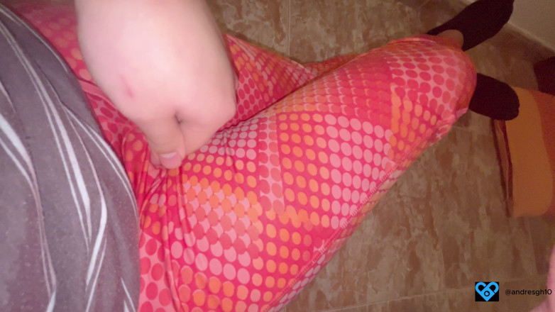 Andresgh10: Tânără se masturbează
