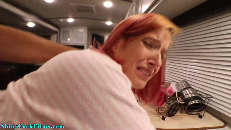 Jane Cane: Stiefsohn fickt stecken gebliebene stiefmutter