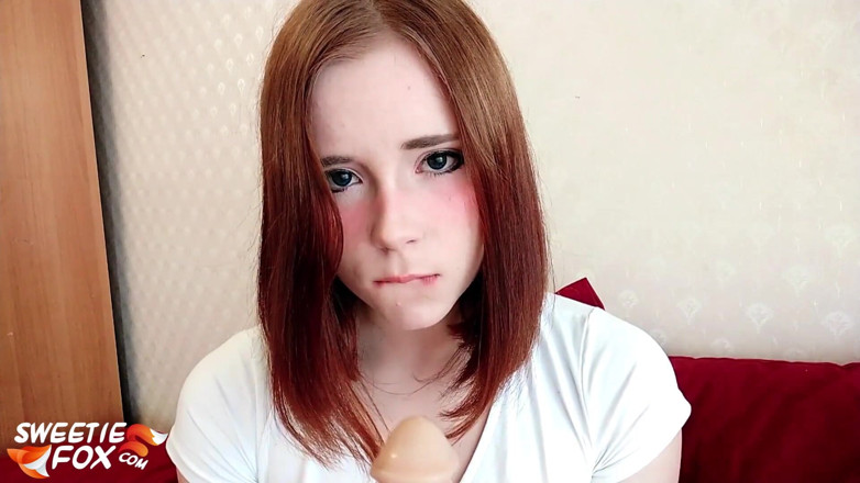 Sweetie Fox: Sexy Babe Masturbate Pussy after Watching Porn