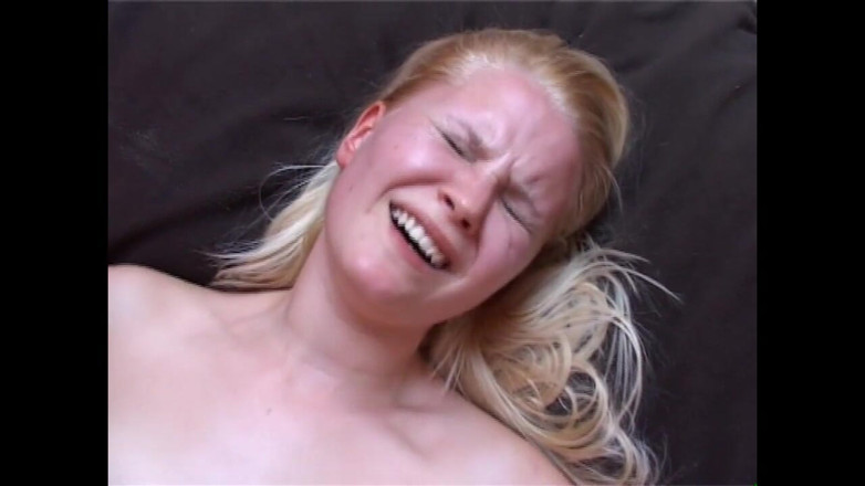 MMV films - The Original: Memek sempit gadis nakal ini dientot habis-habisan sama kontol besar...