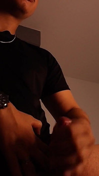 Nedívej se na mě, když se dotýkám sama sebe!