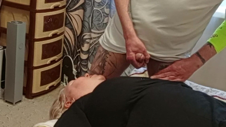 Zona901: Дрочу мой хуй, чтобы кончить на мою мачеху