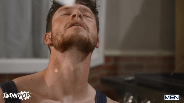 Twink pop studio: 창가에서 섹시한 이웃의 오줌을 싸게 할 때 그릴에 있는 핀 하딩