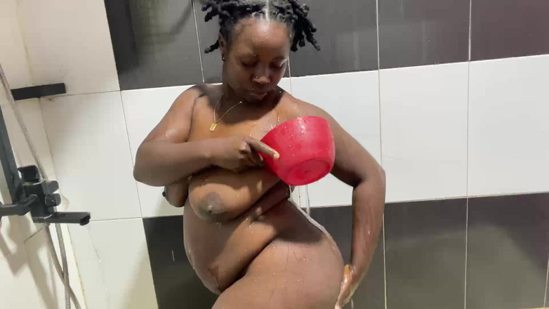 Africanbestsex007: Timun besar dikongkek solo dan melancap oleh lesbian eboni Nigeria...