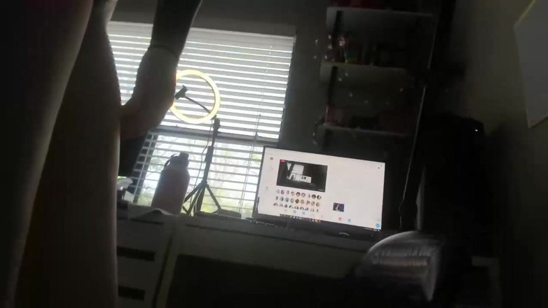 Twerking Elle: Den doppelseitigen dildo essen