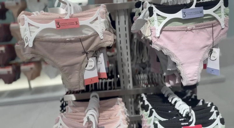 Complete videos of Sofia Sweetsecrett: Shoppingdag i ett köpcentrum