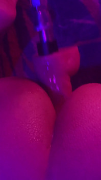 Ich liebe es, mit meinem Dildo zu spielen