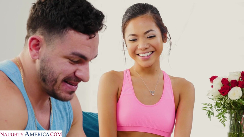 Naughty America: Vina Sky üvey erkek kardeşinin büyük yarağına biniyor