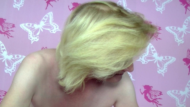 Deutsche Frauen: Mature German Blonde Masturbates in Solo Action