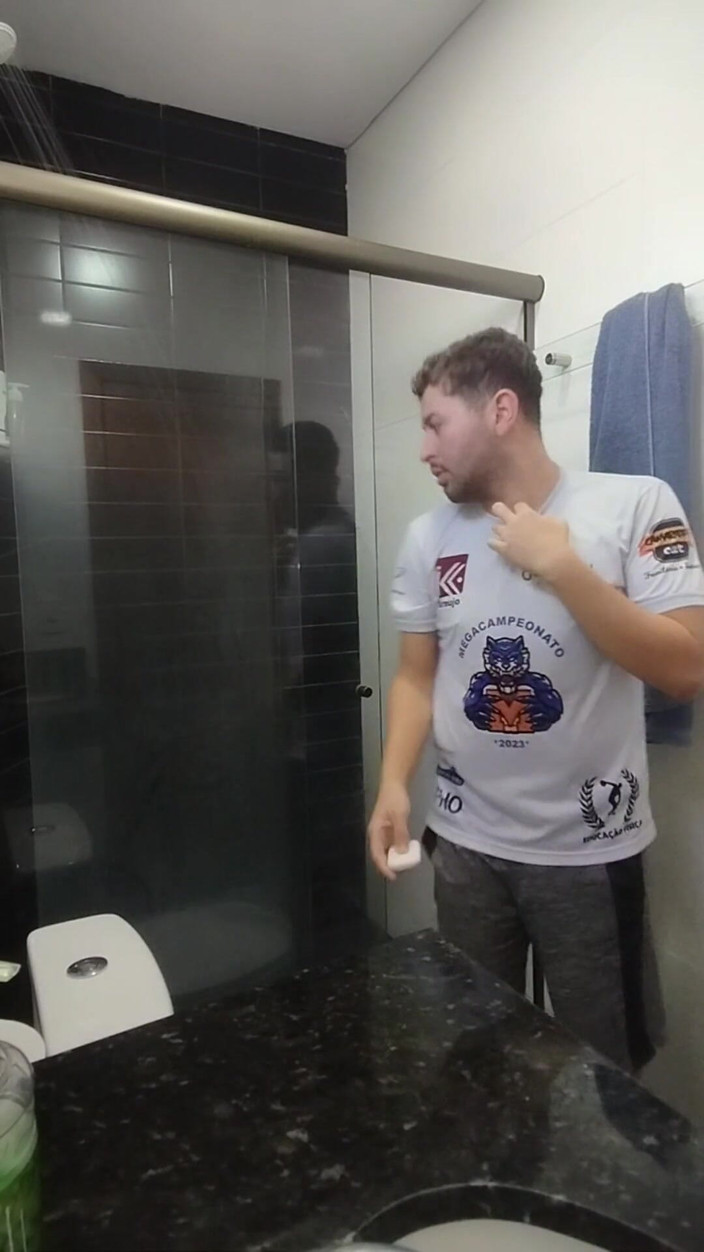 Marcosninfo: Banyak sabun saat mandi dan banyak nakal.