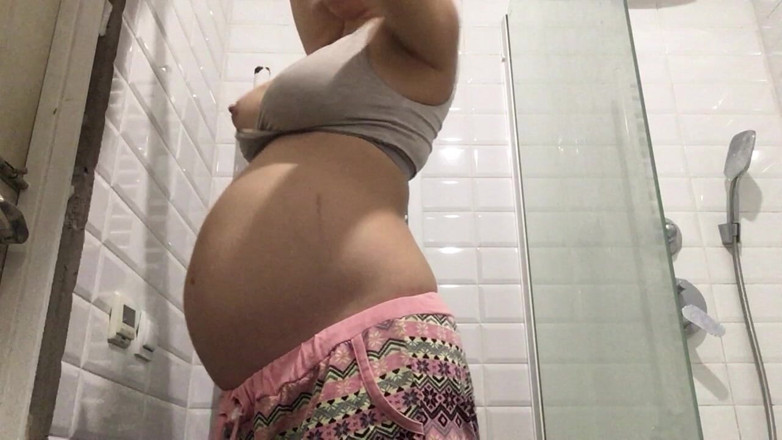 Risky Hairy Couple: Striptýz s mým preggo tělem a obličejem