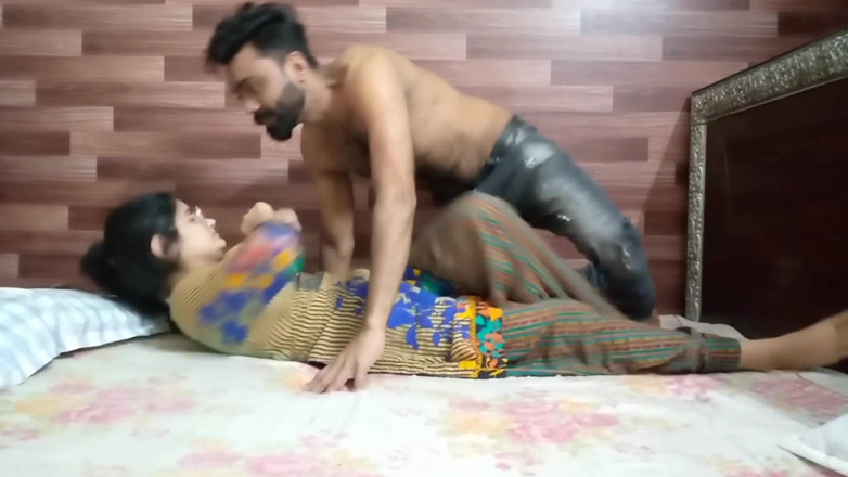 Dasi couple: Istri cantik India
