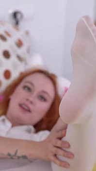 Vous séduire en essayant un nouveau jouet sexuel en collants