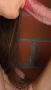 Amateur-blowjob und sperma im mund