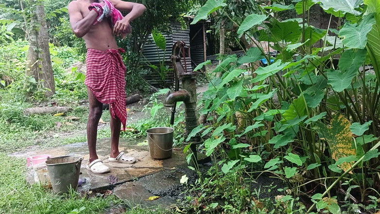 Ranjit Roy: Tha naked Indian mature man shower in open place and...