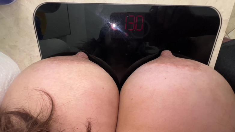 VeeVee Vixen: Momma Milkers