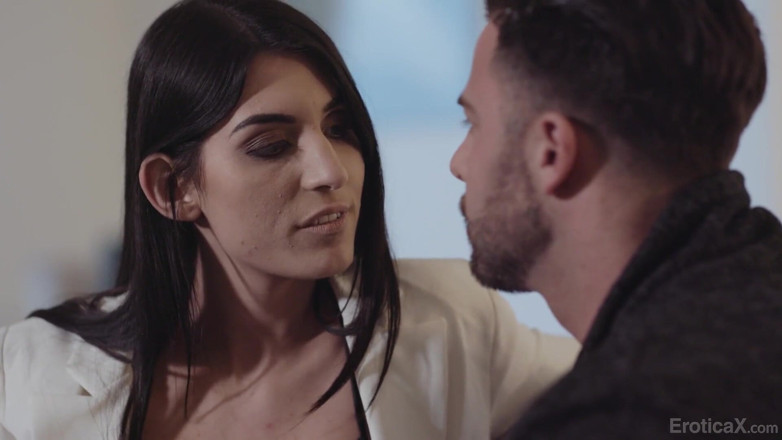 Erotica X: From prom queen to femme fatale - EroticaX