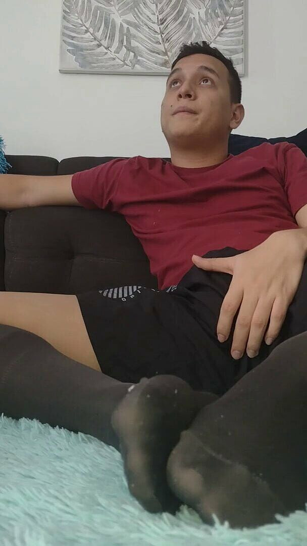 Tomas Styl: これらのラテンの足を吸う