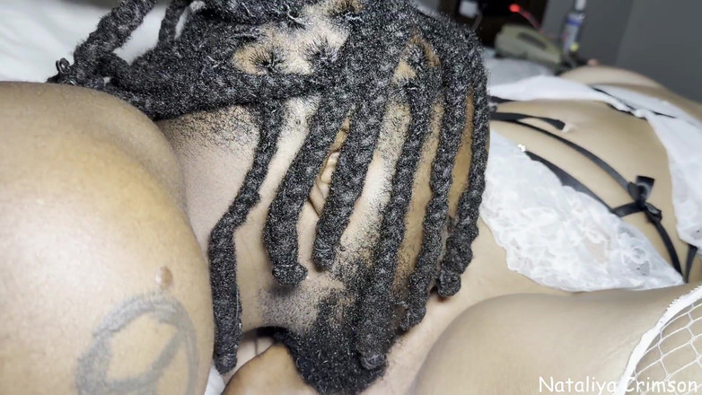 Nataliya Crimson: Легендарна мамка змушує Мойсея та його великий чорний член кінчити!