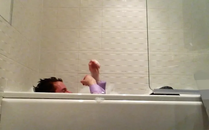 Suited in LDN: Suited Bubble Bath