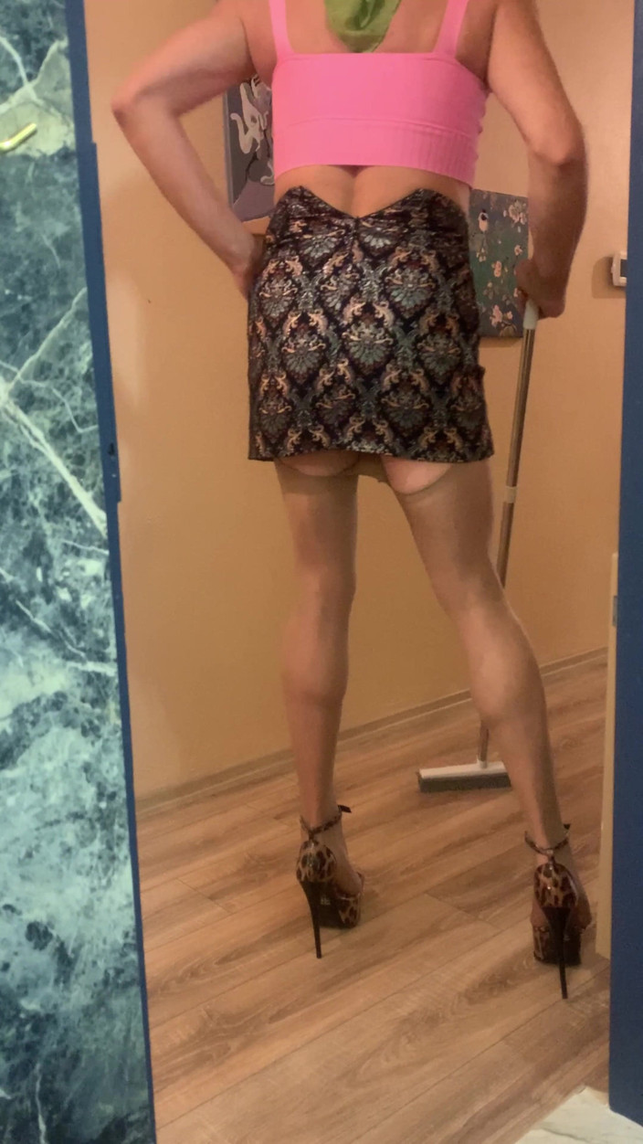 cd_aysemmm: Mature Housewife with Big Ass Is Cleaning