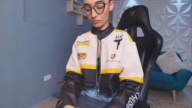 Lia Wood: Masturbuji v práci, když jsem sama doma