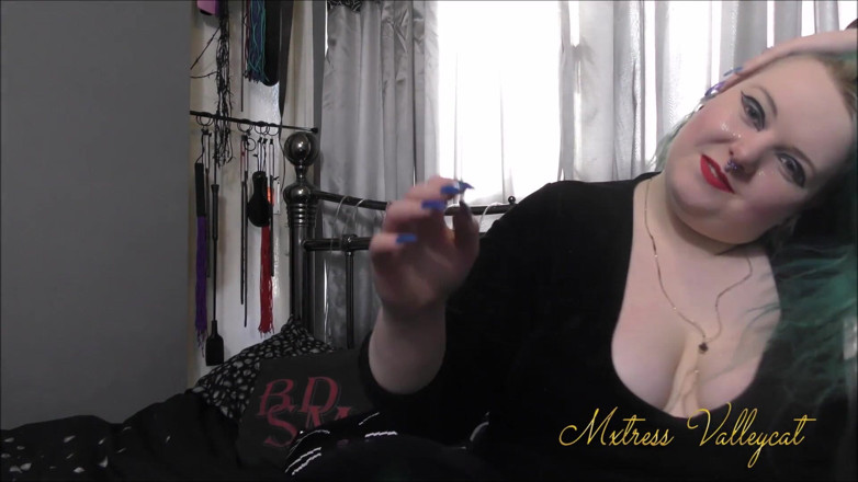 Mxtress Valleycat: เล็บสีฟ้าไข่ปลา โชว์สุดเสียว