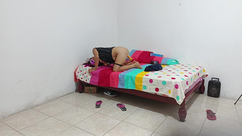 Goky: 戴绿帽子离开并一直为对方自慰