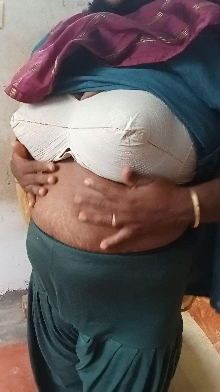 Bedroom: Scene hot indiane anty