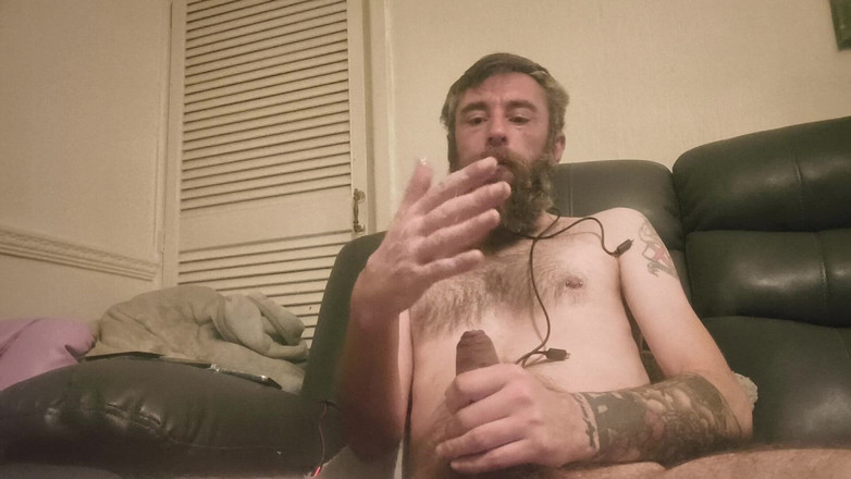 Smoking stoker: Masturbando meu pau grande, provando precum e gozada