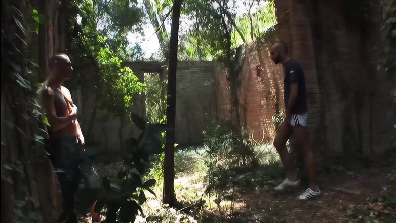 Transsexuell and gay club: खंडहर में जंगली आउटडोर समलैंगिक गुदा मैथुन