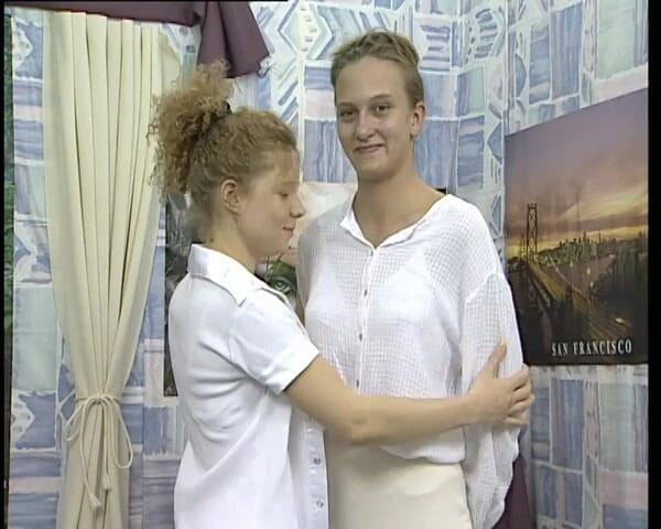 YOUR FIRST PORN: Lesbiche che inizia con eva e jeany