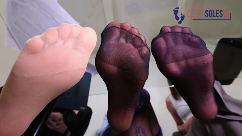 Czech Soles - foot fetish content: Managerul are parte de dominare triplă la birou cu vedere...