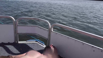 My German Amateurs: Oude hunk neukt jonge getatoeëerde en doorboorde brunette op zijn...