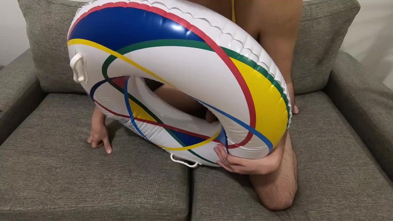 Inflatable Lovers: Білі купальники