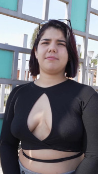 Jade Sweet is onderdanig en wil behandeld worden als een teef. Het is hoe rijk Eh mijn mensen blijven kijken.