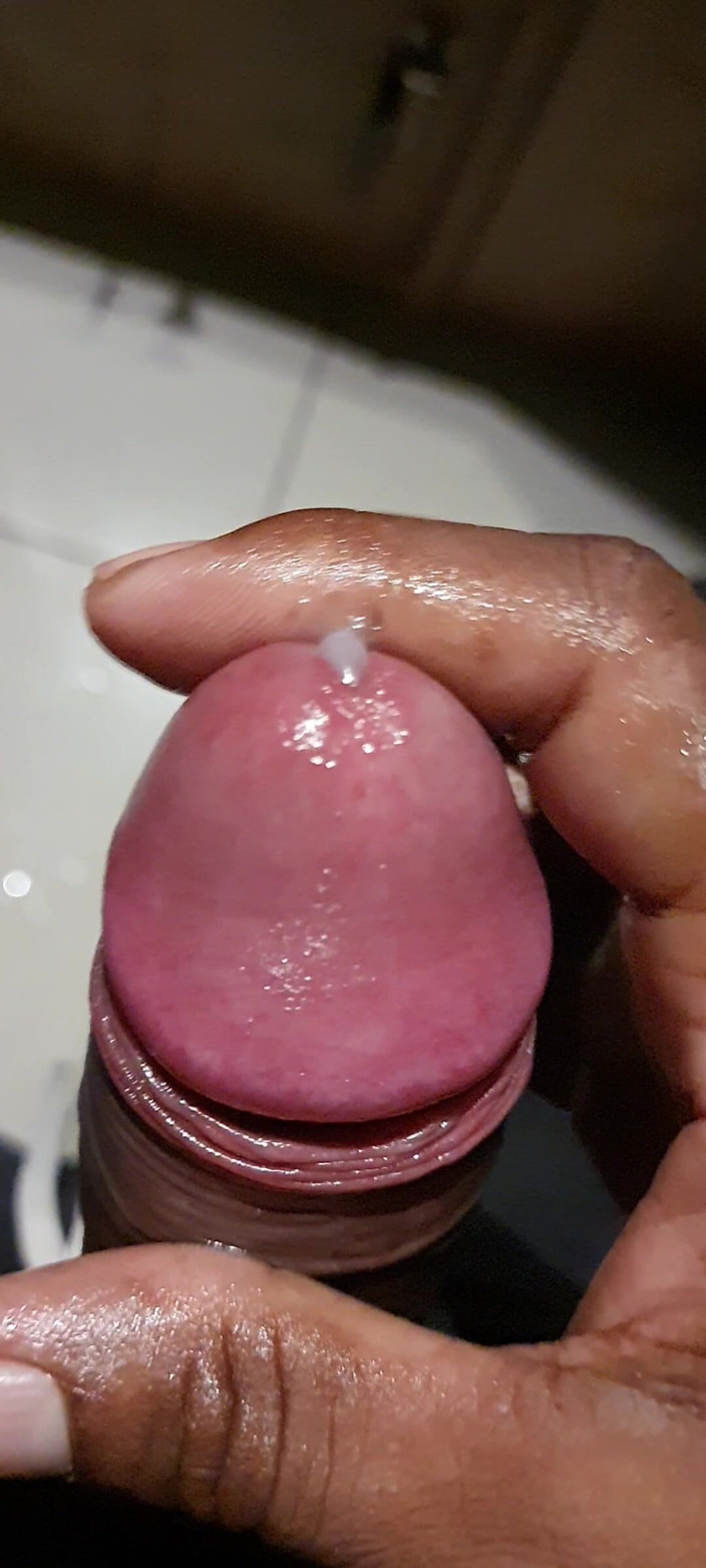 Ahir: Kontol keras dan merah muda