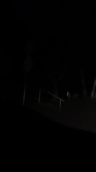 Pada waktu malam di dalam bas di tempat letak kereta
