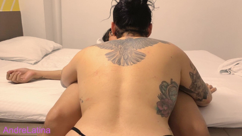 Gatita latina: Tバックを横にして乗る