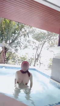 Hijab Naakt Douche In Het Zwembad