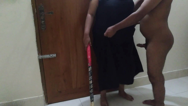 Aria Mia: Moti Gand Vali Muslim Nakurni Ko Jabardast Chudai Hindu Malkin...