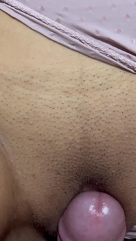Pasierbica uwielbia, że pocieranie kutasa wsuwa się do środka i nic nie mówi...