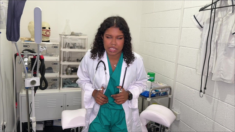 Goddess Luna Law: Diagnose - je bent een verliezer - zwarte dokter godin Luna Law