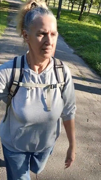 Casalinga calda lukerya dopo una passeggiata nel parco