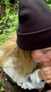 Mijn kleine slet verleidt me om haar te neuken en dan mijn sperma te zuigen en door te slikken - pov