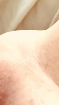 一边想着你一边抚摸我湿润的阴户