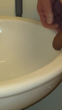 Peeing for Those That Like to Watch