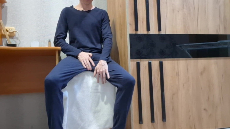 AlexRusFun: Ragazzo europeo che fuma e si masturba il suo grosso...