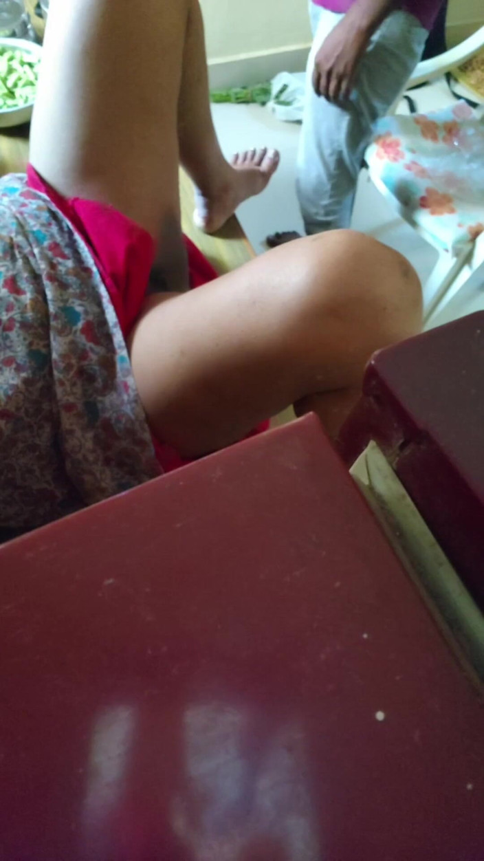 Porn films: घर के मालिक ने तमिल सौतेली मम्मी की चुदाई की